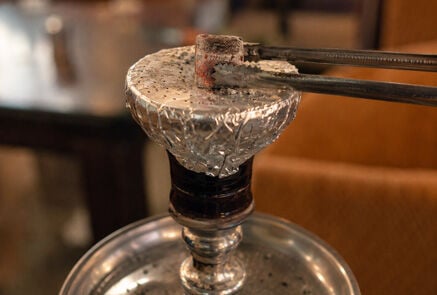 Nargile Folyosu Kömüre Yapışırsa Ne Yapılmalı?